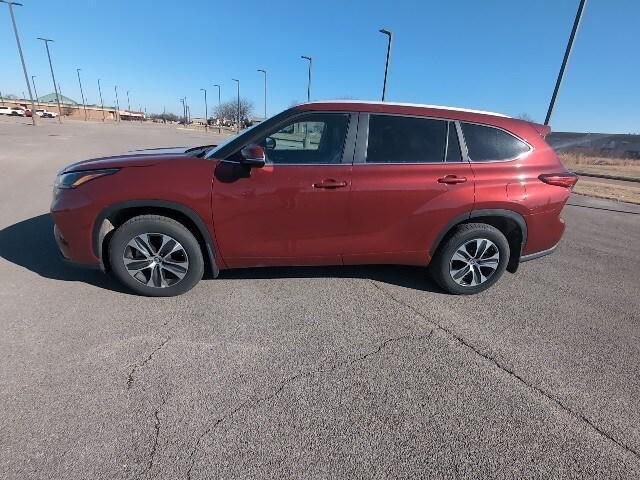 used 2023 Toyota Highlander car, priced at $36,550