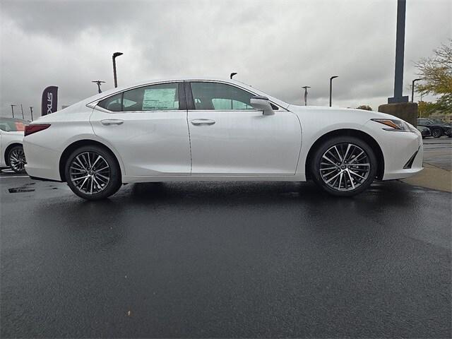 new 2025 Lexus ES 350 car, priced at $47,137