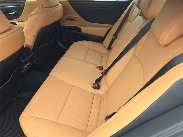 new 2025 Lexus ES 350 car, priced at $47,137