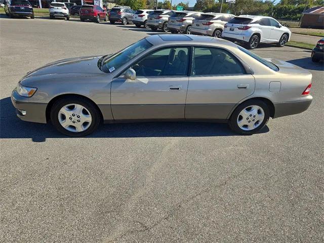 used 2000 Lexus ES 300 car, priced at $6,250