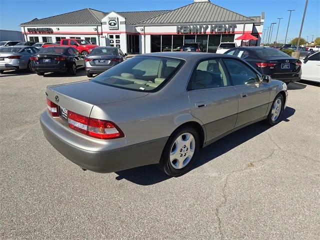 used 2000 Lexus ES 300 car, priced at $6,250