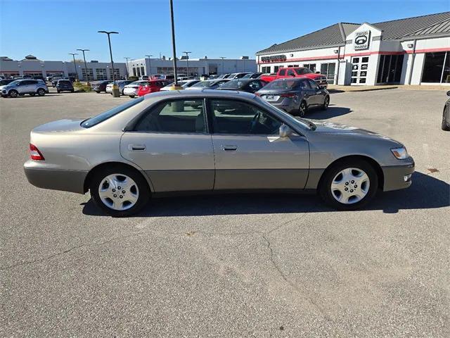 used 2000 Lexus ES 300 car, priced at $6,250