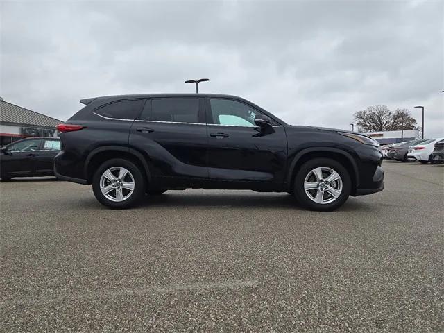 used 2022 Toyota Highlander car, priced at $28,650