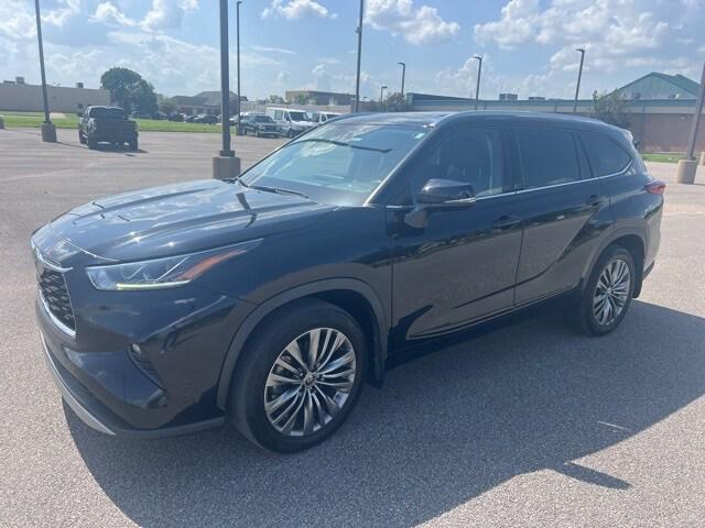 used 2021 Toyota Highlander car, priced at $37,450
