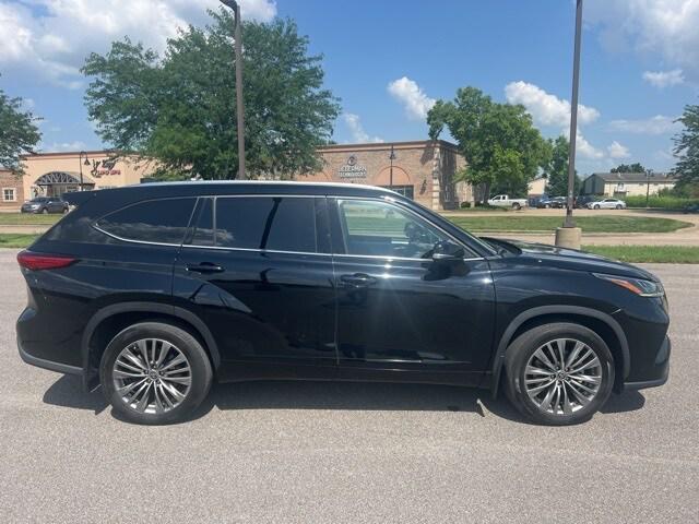 used 2021 Toyota Highlander car, priced at $37,450