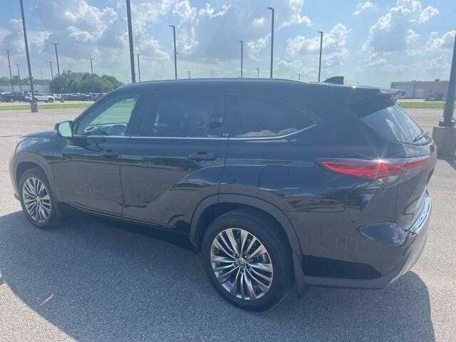 used 2021 Toyota Highlander car, priced at $37,450