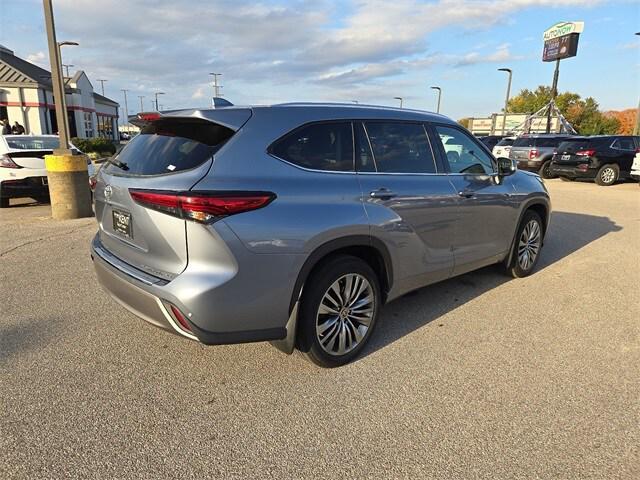 used 2022 Toyota Highlander car, priced at $38,950