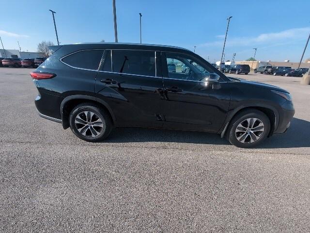 used 2021 Toyota Highlander car, priced at $31,850