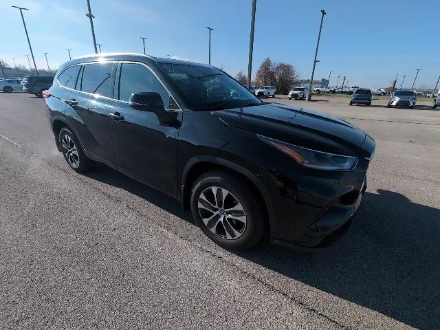 used 2021 Toyota Highlander car, priced at $31,850