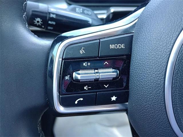 used 2025 Kia Sorento car, priced at $30,396
