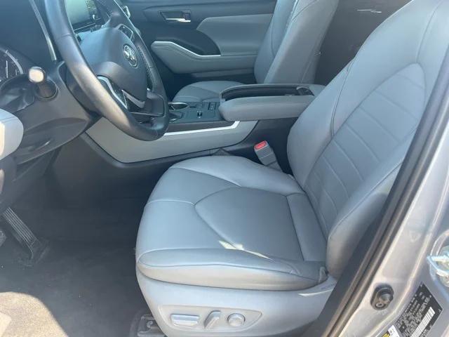 used 2022 Toyota Highlander car, priced at $35,492