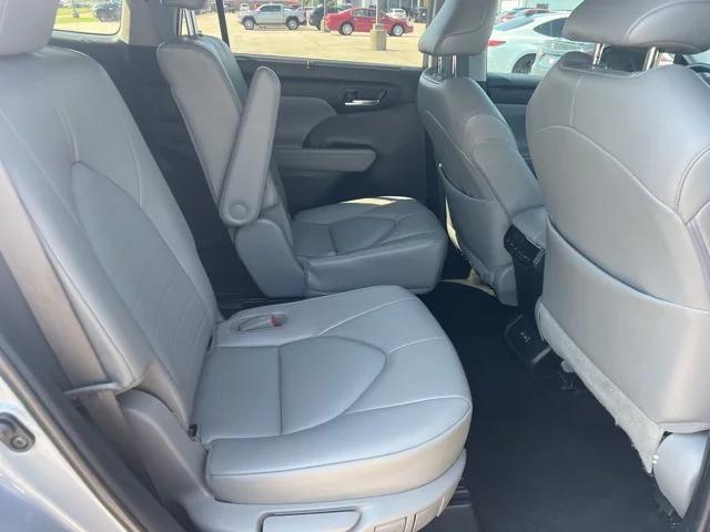 used 2022 Toyota Highlander car, priced at $35,492