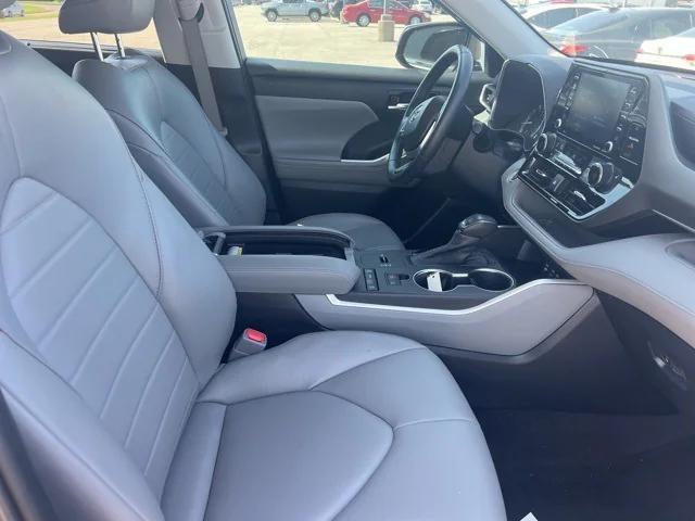 used 2022 Toyota Highlander car, priced at $35,492