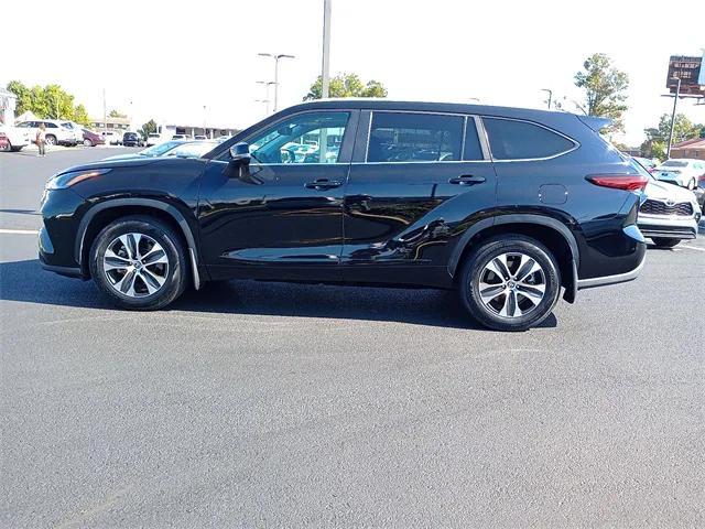 used 2023 Toyota Highlander car, priced at $35,995