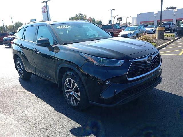 used 2023 Toyota Highlander car, priced at $33,992