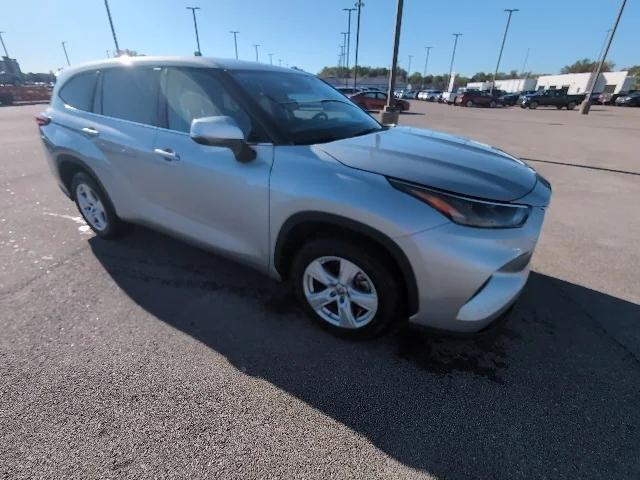 used 2023 Toyota Highlander car, priced at $32,251