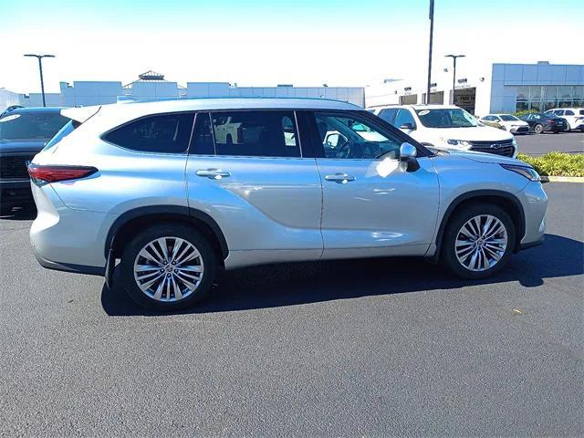 used 2021 Toyota Highlander car, priced at $32,985