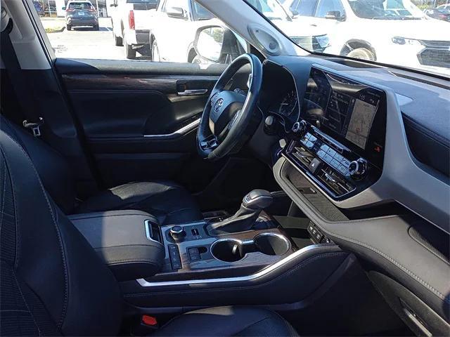used 2021 Toyota Highlander car, priced at $32,985