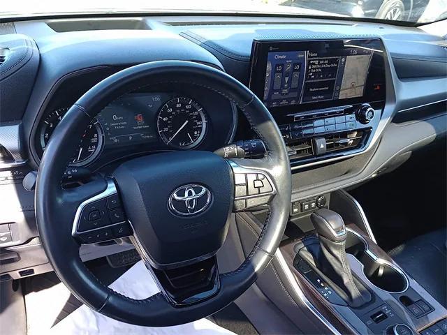 used 2021 Toyota Highlander car, priced at $32,985