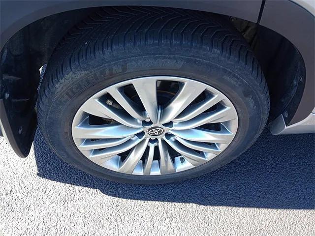 used 2021 Toyota Highlander car, priced at $32,985