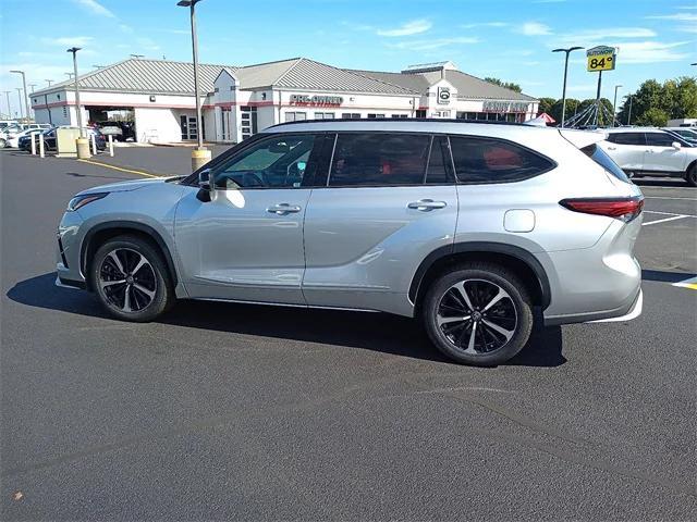 used 2022 Toyota Highlander car, priced at $36,493