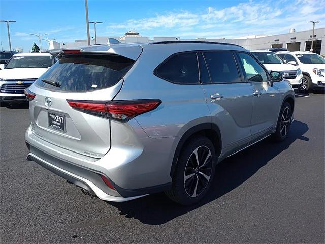 used 2022 Toyota Highlander car, priced at $36,493