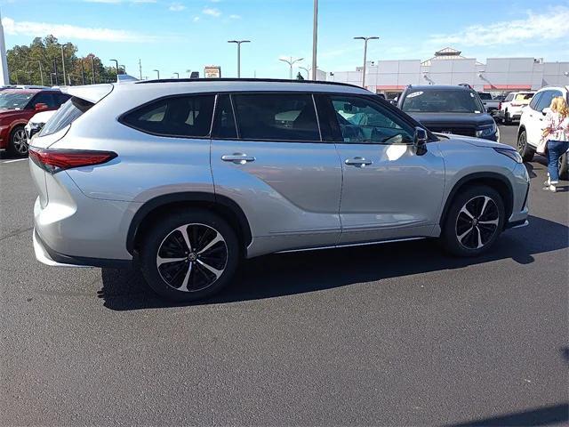 used 2022 Toyota Highlander car, priced at $36,493
