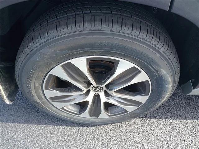 used 2022 Toyota Highlander car, priced at $33,387