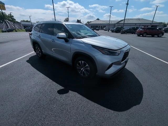 used 2022 Toyota Highlander car, priced at $35,993