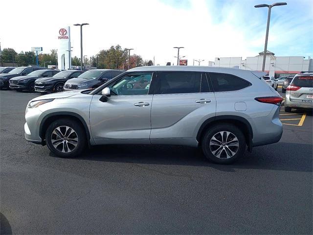used 2022 Toyota Highlander car, priced at $33,387