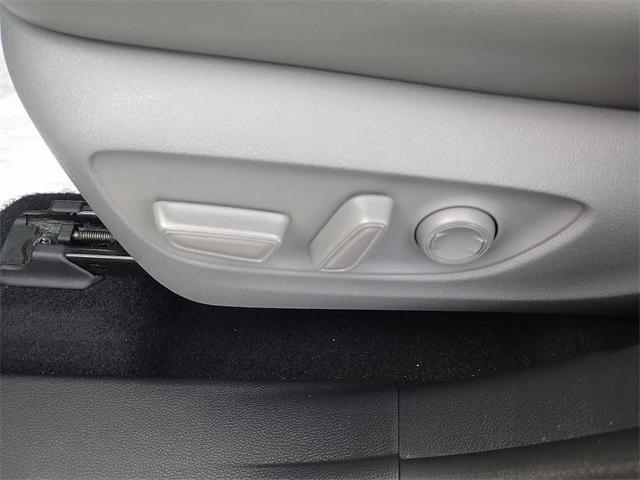 used 2022 Toyota Highlander car, priced at $33,387