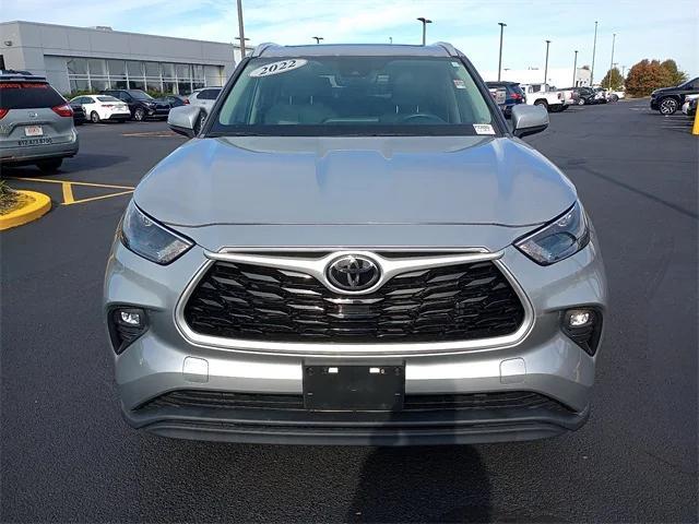 used 2022 Toyota Highlander car, priced at $33,387