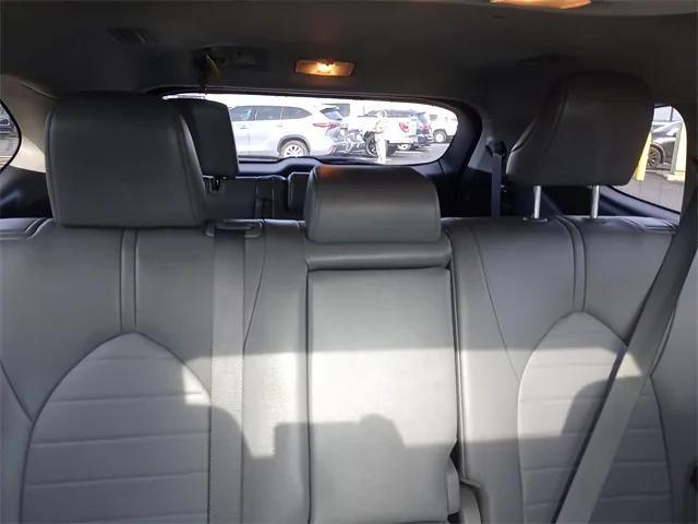 used 2022 Toyota Highlander car, priced at $33,387