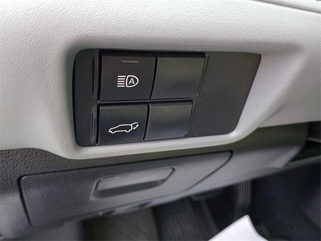 used 2022 Toyota Highlander car, priced at $33,387