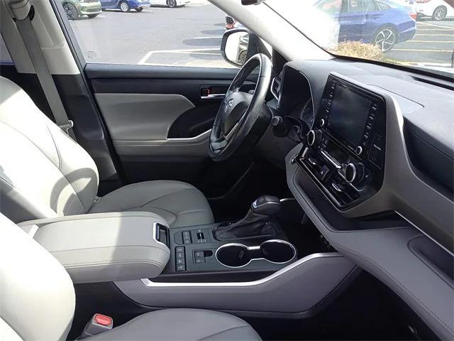used 2022 Toyota Highlander car, priced at $33,387