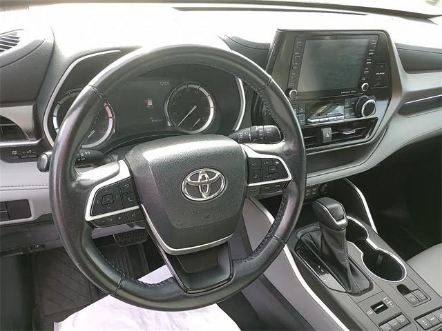 used 2022 Toyota Highlander car, priced at $33,387