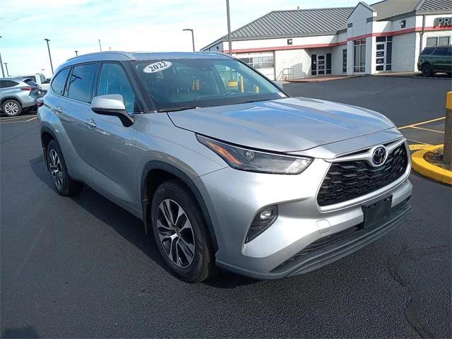 used 2022 Toyota Highlander car, priced at $33,387