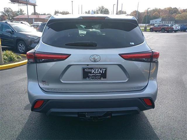 used 2022 Toyota Highlander car, priced at $33,387