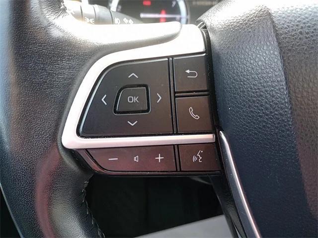 used 2022 Toyota Highlander car, priced at $33,387