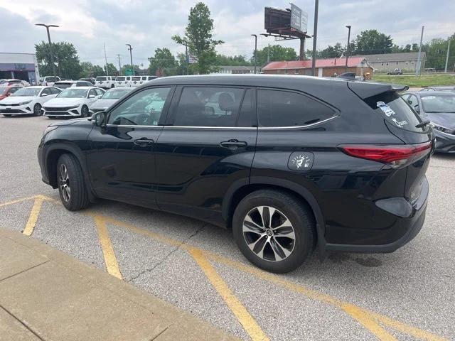used 2022 Toyota Highlander car, priced at $39,592