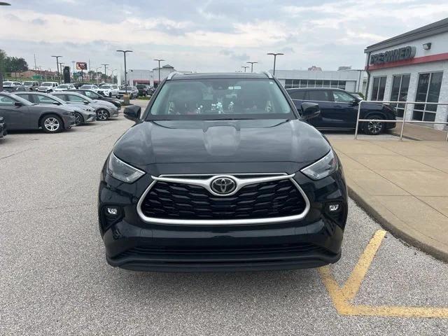 used 2022 Toyota Highlander car, priced at $39,592