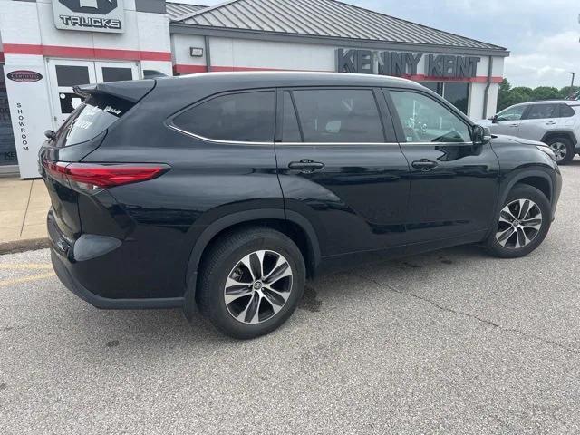 used 2022 Toyota Highlander car, priced at $39,592