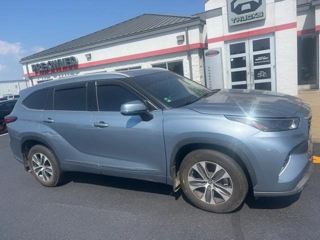 used 2022 Toyota Highlander car, priced at $29,993