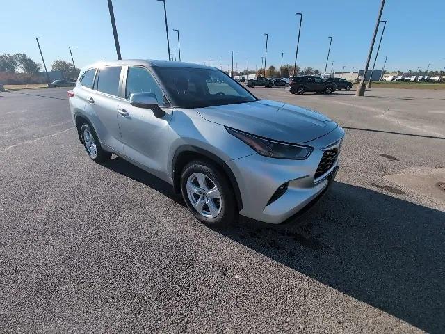 used 2023 Toyota Highlander car, priced at $35,391