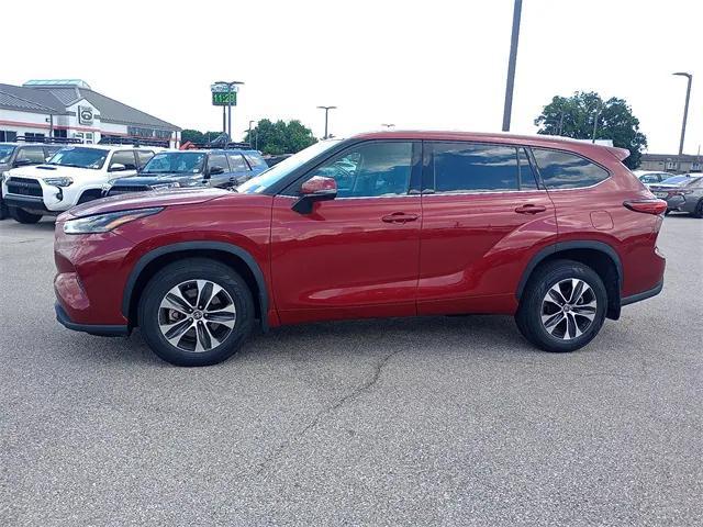 used 2022 Toyota Highlander car, priced at $37,392