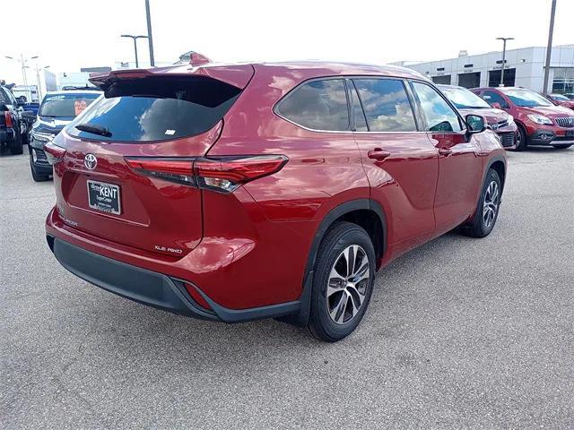 used 2022 Toyota Highlander car, priced at $37,392
