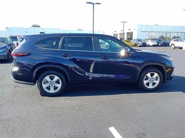 used 2025 Toyota Highlander car, priced at $35,985