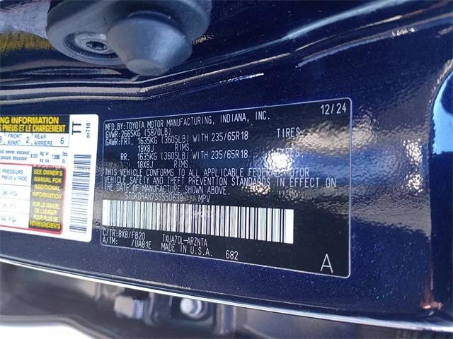 used 2025 Toyota Highlander car, priced at $35,985