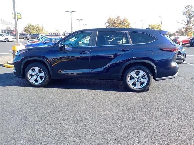 used 2025 Toyota Highlander car, priced at $35,985