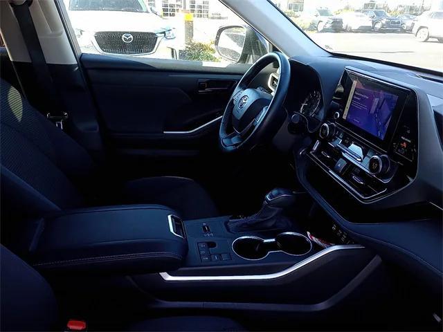 used 2025 Toyota Highlander car, priced at $35,985